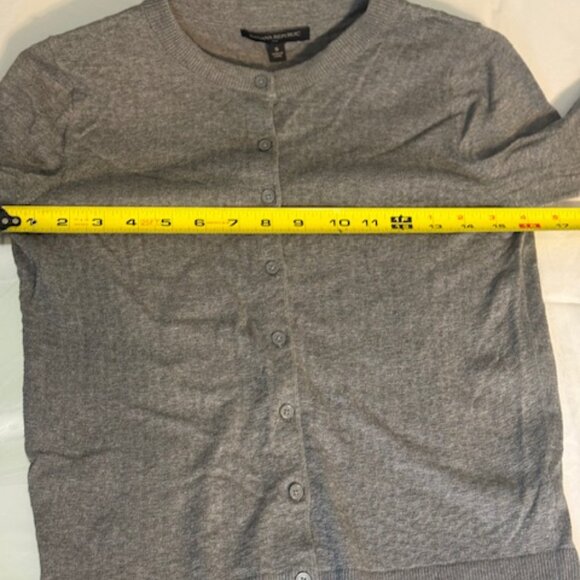 Banana Republic Grey Button Front Crewneck Cardigan Sweater S EUC - Picture 6 of 7
